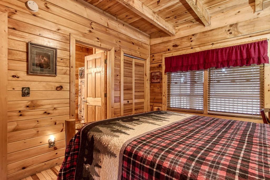 Highland Dream, Hot Tub, 1089 Free Tickets Each Paid Day, Dollywood And More Sevierville Exterior photo